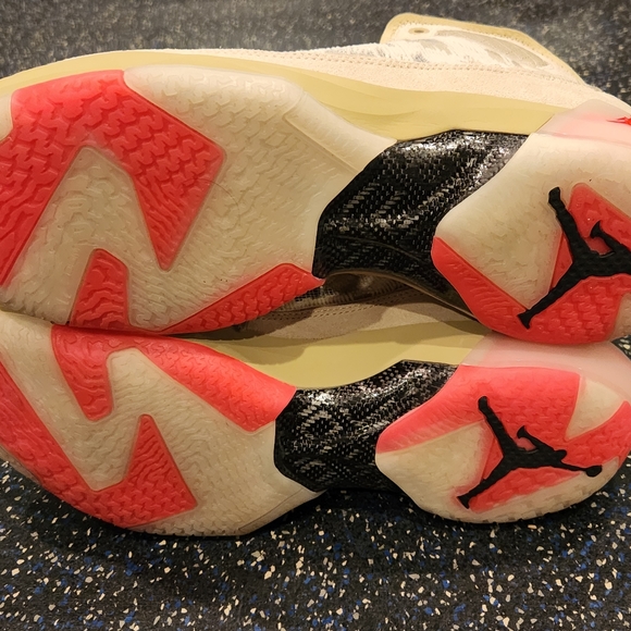 Air Jordan XXXVII size 11 - Picture 3 of 9